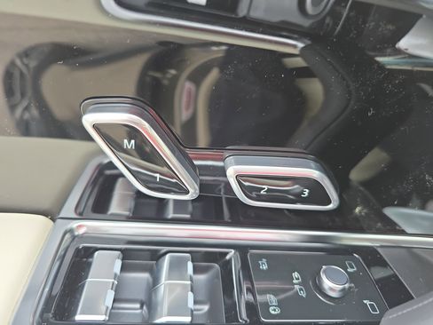 New 2026 Land Rover Range Rover SE image 29