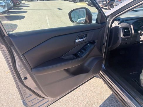 Certified 2025 Nissan Rogue SV image 13