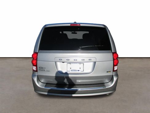 Used 2018 Dodge Grand Caravan SE w/ UConnect Hands-Free Group FWD image 4