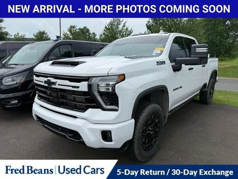 Used 2024 Chevrolet Silverado 2500 LTZ w/ LTZ Plus Package AWD/4WD image 3