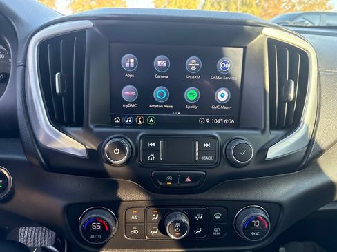 Used 2022 GMC Terrain SLT w/ Infotainment Package II AWD/4WD image 5