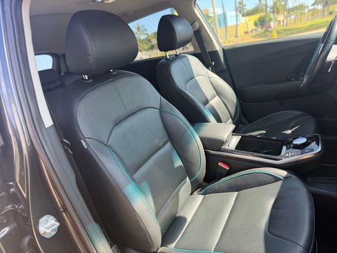 Used 2022 Kia Niro EX Premium FWD image 13