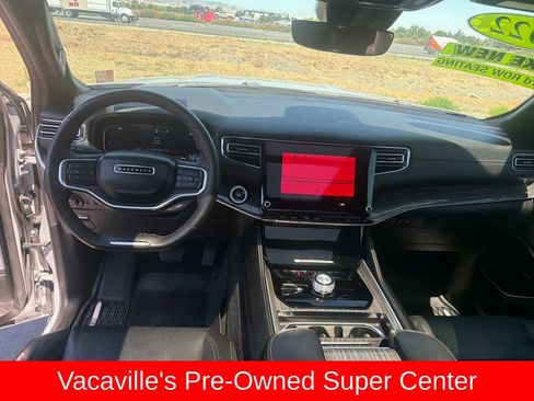Used 2022 Jeep Wagoneer Series II w/ Premium Group I AWD/4WD image 12