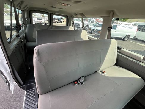 Used 2006 Ford E-350 and Econoline 350 XLT RWD image 19
