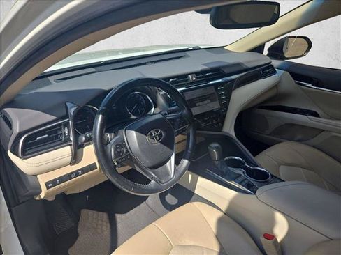 Used 2019 Toyota Camry XLE FWD image 10