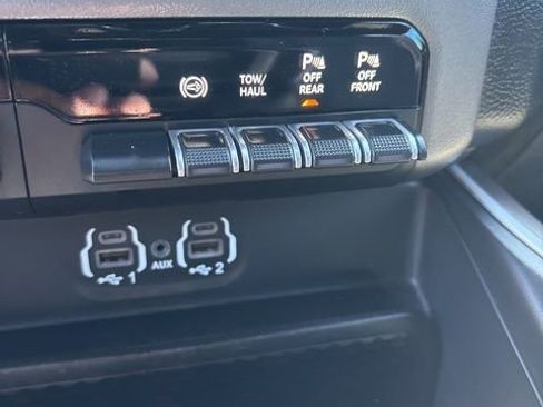 Used 2020 RAM 2500 Big Horn w/ Night Edition AWD/4WD image 20