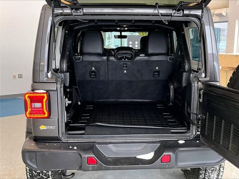 Used 2021 Jeep Wrangler Unlimited Sahara image 34