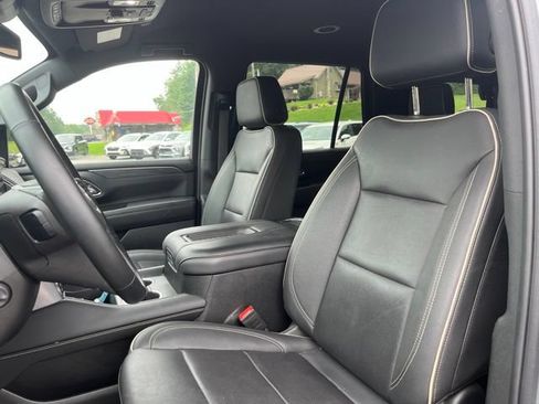 Used 2024 GMC Yukon SLT w/ SLT Luxury Package AWD/4WD image 12