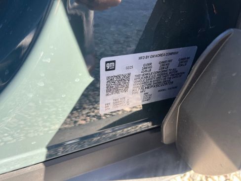 Used 2025 Chevrolet Trax LT image 27