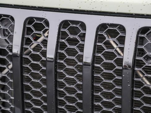 Used 2021 Jeep Gladiator Willys image 6