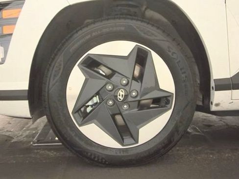 Certified 2025 Hyundai Kona SEL FWD image 9