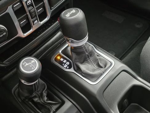 Used 2025 Jeep Wrangler Unlimited Sport AWD/4WD image 19
