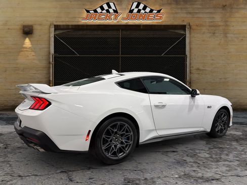 Used 2025 Ford Mustang GT Premium w/ GT Performance Package image 9