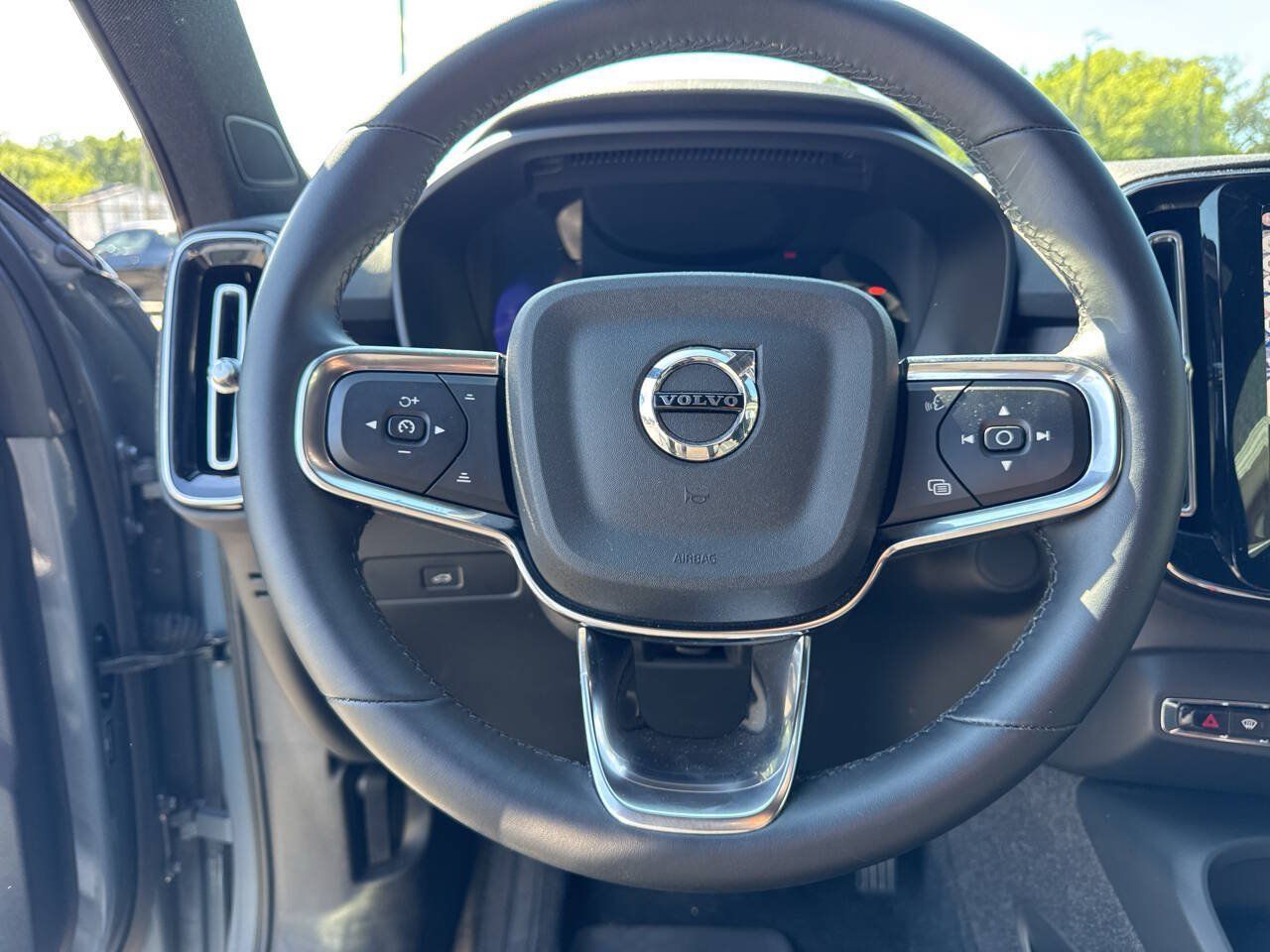 Used 2023 Volvo XC40 Recharge Ultimate w/ Protection Package Premier AWD/4WD image 21
