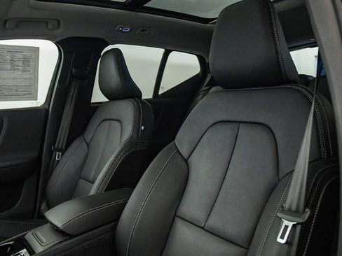 Certified 2026 Volvo XC40 B5 Plus AWD/4WD image 19
