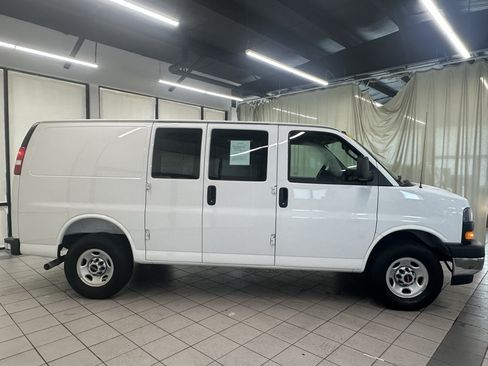 Used 2025 GMC Savana 2500 w/ Driver Convenience Package RWD image 3