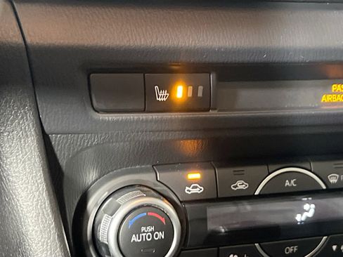 Used 2018 MAZDA MAZDA3 Touring image 21