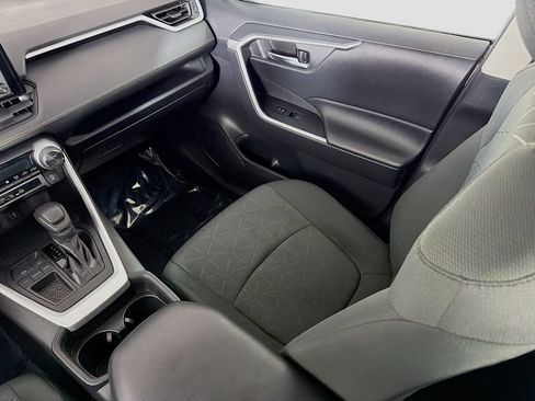 Used 2020 Toyota RAV4 XLE w/ Carpet Mat Package FWD image 21