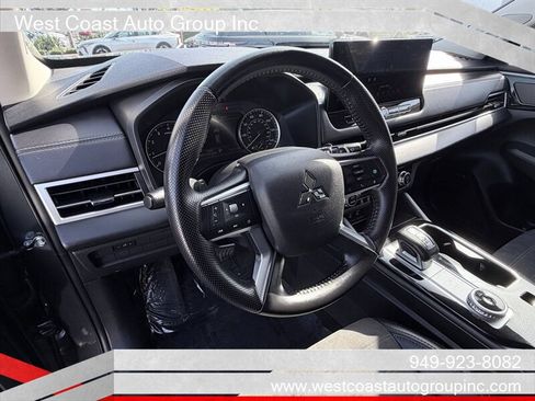 Used 2025 Mitsubishi Outlander SE image 7