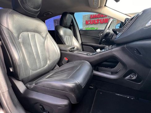 Used 2017 Chrysler 200 Limited Platinum FWD image 31