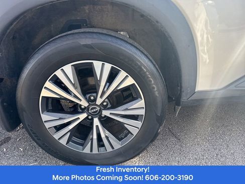 Used 2022 Nissan Rogue SV image 5