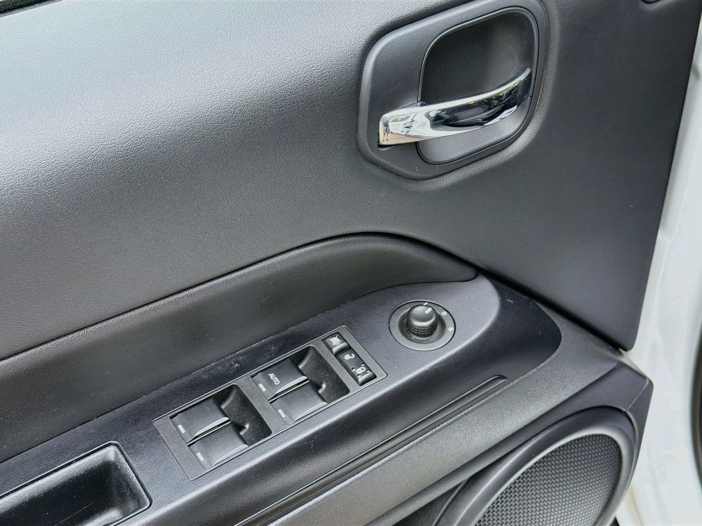 Used 2016 Jeep Patriot Sport w/ Power Value Group FWD image 17