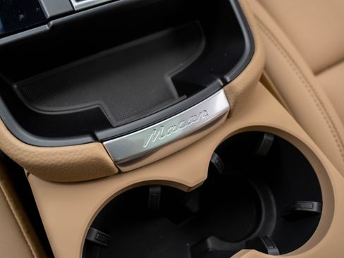 Certified 2026 Porsche Macan AWD/4WD image 23