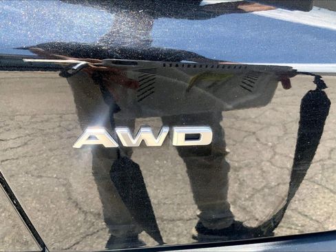 Certified 2025 Cadillac XT5 Premium Luxury AWD/4WD image 8