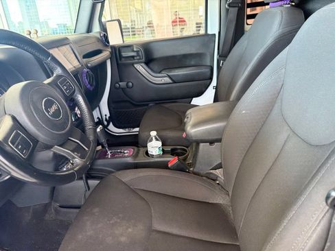 Used 2018 Jeep Wrangler Sport AWD/4WD image 7