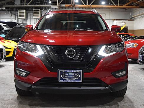 Used 2020 Nissan Rogue SV image 2