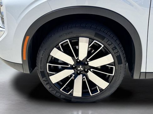 Used 2025 Mitsubishi Outlander SE FWD image 9