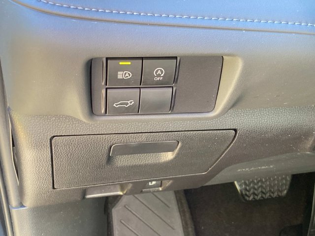 Used 2023 Toyota Highlander XLE FWD image 16