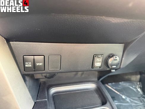 Used 2016 Toyota RAV4 LE AWD/4WD image 26