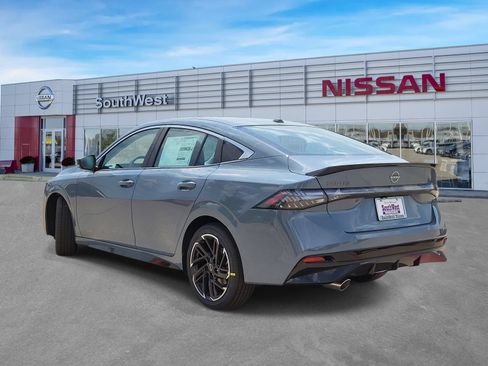 New 2027 Nissan Sentra SR w/ Floor Mat Package FWD image 7
