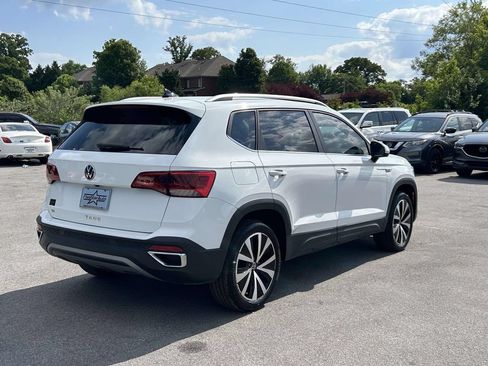 Used 2023 Volkswagen Taos SE FWD image 3