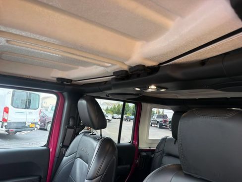 Used 2022 Jeep Wrangler Unlimited Sahara AWD/4WD image 32