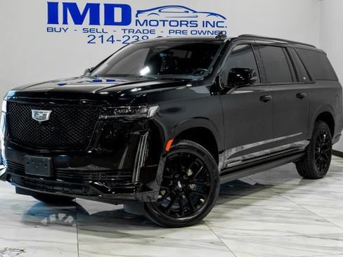 Used 2022 Cadillac Escalade ESV Sport Platinum w/ Heavy-Duty Trailer Package AWD/4WD image 2