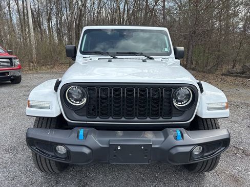 Used 2024 Jeep Wrangler Unlimited w/ Convenience Group AWD/4WD image 2