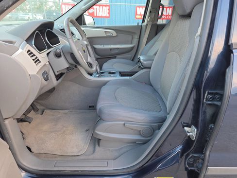Used 2011 Chevrolet Traverse LS image 20