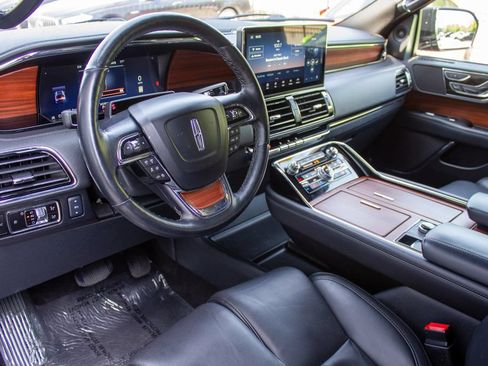Used 2024 Lincoln Navigator Reserve AWD/4WD image 11