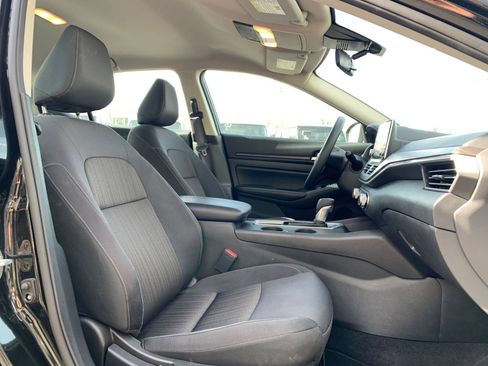 Used 2025 Nissan Altima 2.5 SV FWD image 37