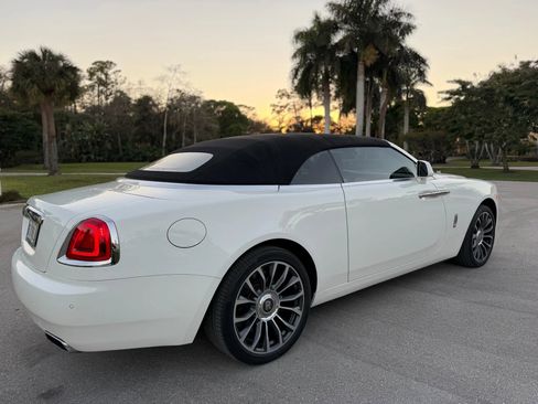Used 2018 Rolls-Royce Dawn image 23
