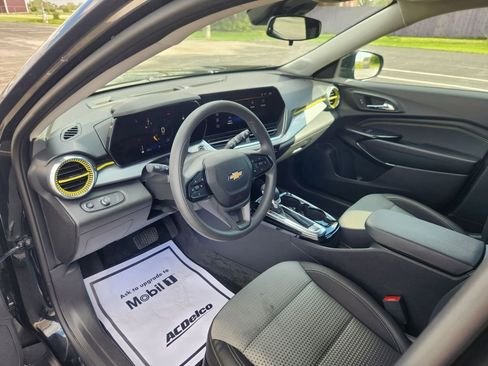 Used 2026 Chevrolet Trax LT FWD image 22