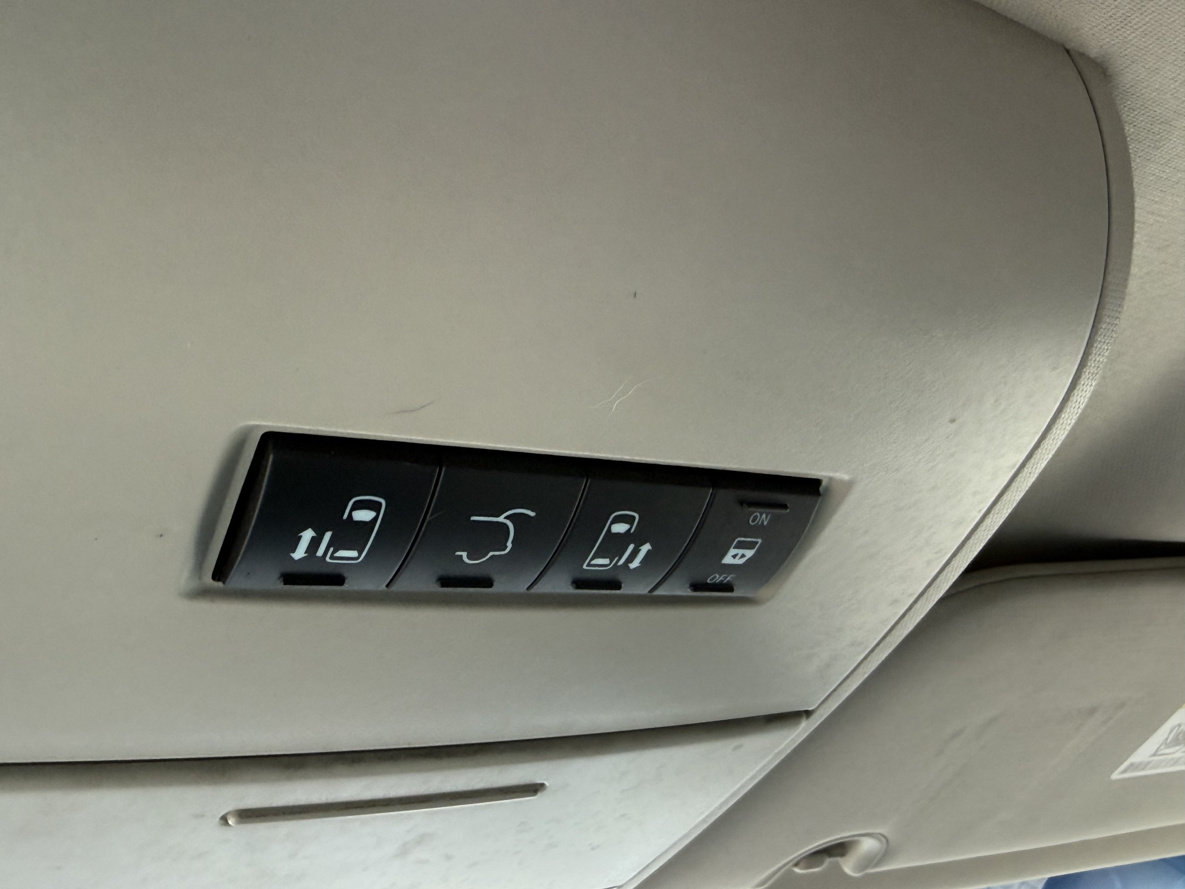 Used 2016 Chrysler Town & Country Touring FWD image 25