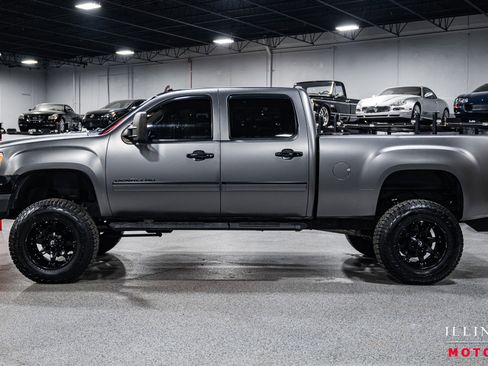 Used 2011 GMC Sierra 3500 Denali image 2