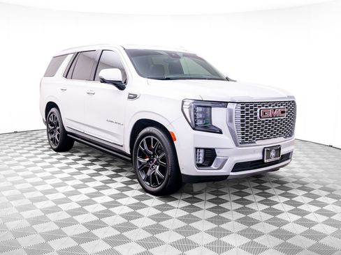 Used 2024 GMC Yukon Denali w/ Advanced Technology Package AWD/4WD image 9