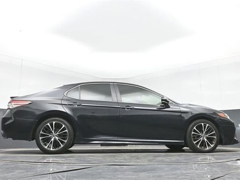 Used 2018 Toyota Camry L image 47