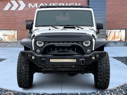 Used 2018 Jeep Wrangler Unlimited Rubicon w/ Cold Weather Group image 2