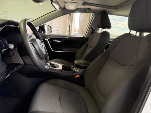 Used 2025 Toyota RAV4 XLE image 28