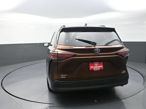 Certified 2022 Toyota Sienna XLE w/ XLE Plus Package AWD/4WD image 63